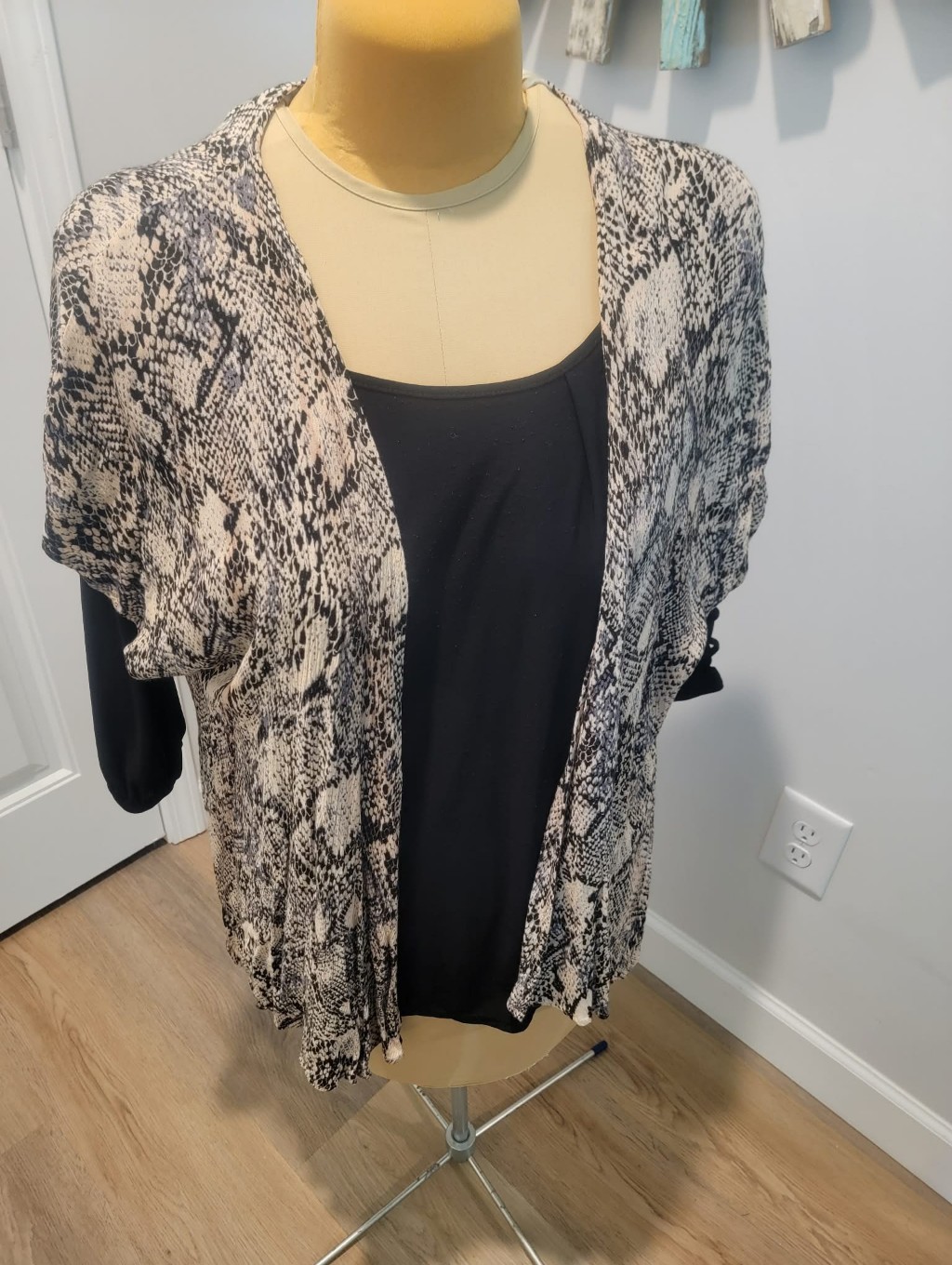 Plus Size Joah Premium Snakeskin Kimono & Always Indigo Sz 2x Black Top